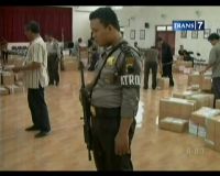 Polisi Bersenjata Kawal Lembar Soal UAN