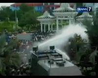 Tuntut Ganti Rugi, Korban Lumpur Bentrok dengan Polisi