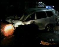 Angin Puting Beliung Terjang Mobil dan 4 Motor