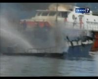 Kapal Pesiar Terbakar Saat Bersandar