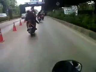Genk Motor Y GEN Ugal-ugalan di Tol