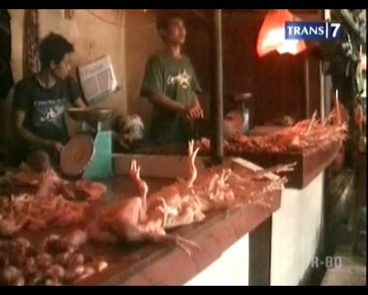 Sembako Naik, Warga Serbu Pegadaian