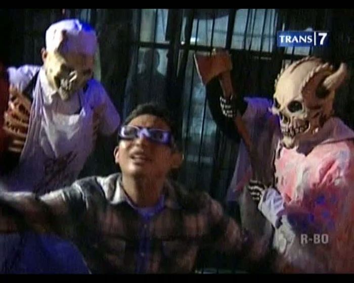 Uji Nyali di Rumah Hantu 3 Dimensi