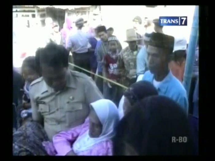 Ribuan Warga Berebut Zakat
