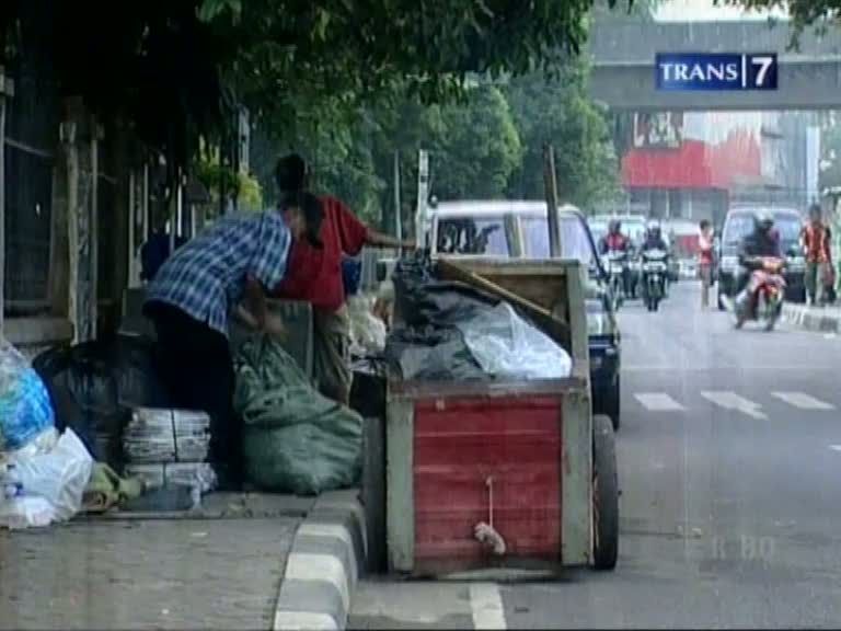 Manusia Gerobak Di Tengah Kota