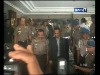 Membongkar Korupsi di Sarang Aparat