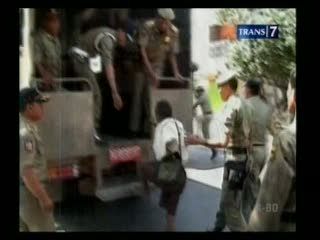 Satpol PP Tangkap Gelandangan