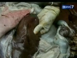 Daging Busuk Bercacing Tetap Beredar