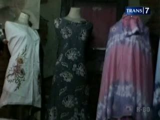 Uniknya Kerudung Lukis dan Mukena Jumput