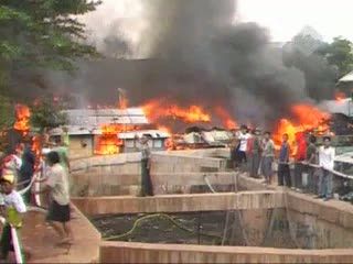 Puluhan Rumah Hangus Terbakar