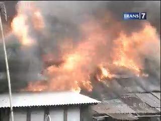150 Rumah Petak Terbakar, Warga Menangis