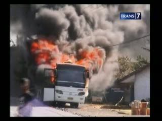  Bus Terbakar Timbulkan Kemacetan Panjang