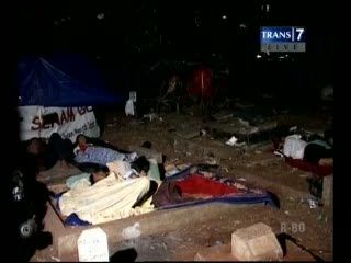 Korban Kebakaran, Sahur di Kuburan