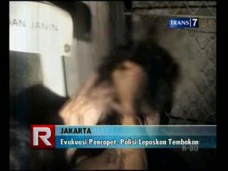 Evakuasi Pencopet, Polisi Lepaskan Tembakan