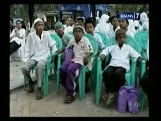 Bank Mega Syariah Santuni Yatim Indonesia