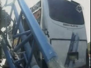 Bus Tabrak Baliho, 1 Tewas, 4 Orang Luka Berat