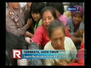 Lansia dan Balita Antre Zakat  Rp. 20 Ribu