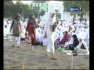 Warga Cirebon Sholat Ied di Masjid Agung At Taqwa