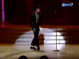Sepakbola dan Michael Jackson