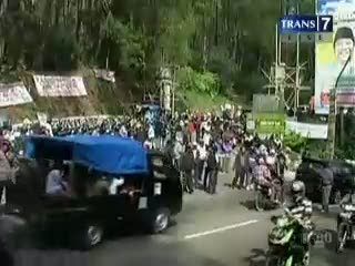 Tangkuban Perahu Lumpuh Akibat Diblokade Pedagang