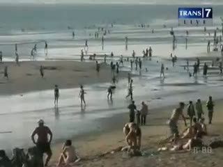 Libur Lebaran, Kawasan Pantai Banjir Pengunjung