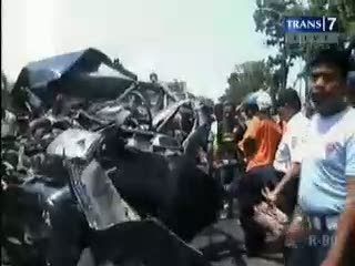 Kereta Wisata Tabrak Mobil, Enam Luka