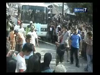  Lomba Tarik Bus 7,5 Ton