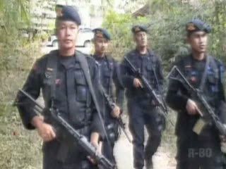 Polisi Bersenjata Jaga Lokasi Bentrokan