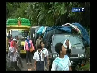 Diterjang Longsor, Lintas Sumatera Terputus