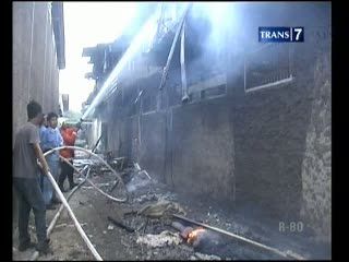 Kebakaran Landa Perkampungan Industri Kecil