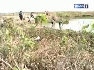 Tak Ada Air Bersih, Warga Konsumsi Air Berlumut