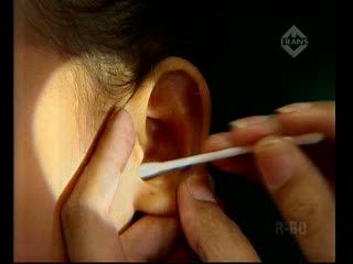 Tips Membersihkan Telinga