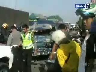 Minibus Hantam Truk, 9 Luka Parah