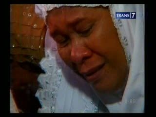 Tangis Warnai Pemakaman Anggota Densus