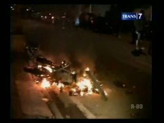 Buat Ulah, Anggota Geng Bakar Motor