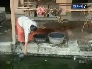 Kekeringan, Warga Konsumsi Air Comberan