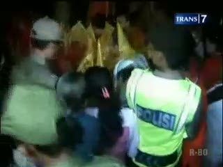 Tradisi Berebut Nasi, Hormati Leluhur
