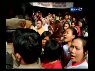Eksekusi Pasar Ricuh, Pedagang Mengamuk
