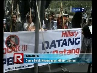 Demo Tolak Kedatangan Hillary Clinton