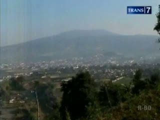 Tangkuban Perahu Erupsi, Kera Turun Gunung