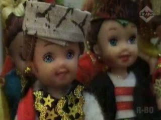 Boneka Berhias Pakaian Adat Nusantara