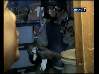 Rakit Bom, Rumah Penjual Pulsa Digerebek