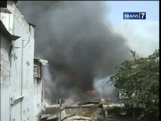 Rumah Kebakaran, Ibu-ibu Panik
