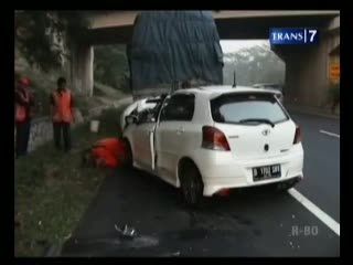 Tabrakan Akibat Sopir Minibus Mengantuk