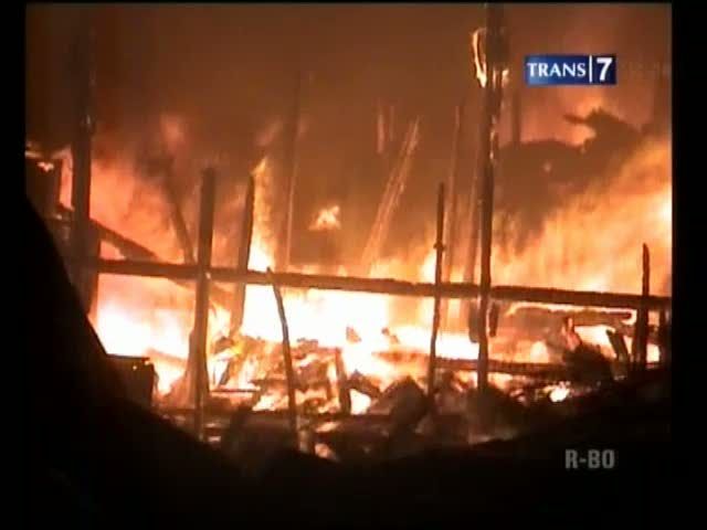 Ratusan Lapak dan Puluhan Rumah Terbakar