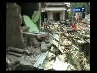 Gempa, Tiga Orang Luka
