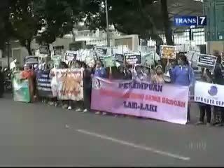 Massa Nasdem Gebrak Mobil Partai Demokrat