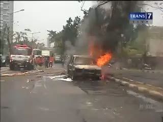 Jeep Mewah Terbakar, Lalu-lintas Macet