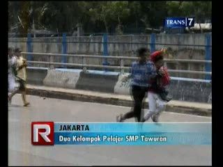 Dua Kelompok Pelajar SMP Tawuran