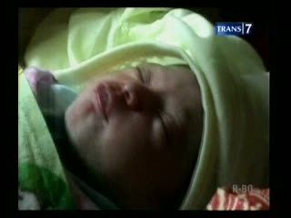 Bayi Baru Lahir Dibuang di Pinggir Jalan
